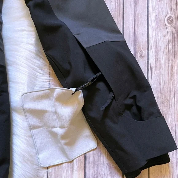 The North Face Women’s DMTR FUTURELIGHT Down Ski Jacket In TNF Black - Picture 5 of 13